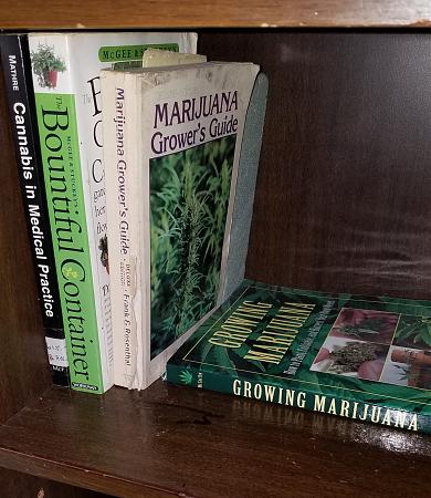Click image for larger version

Name:	Books.jpg
Views:	244
Size:	962.6 KB
ID:	512746