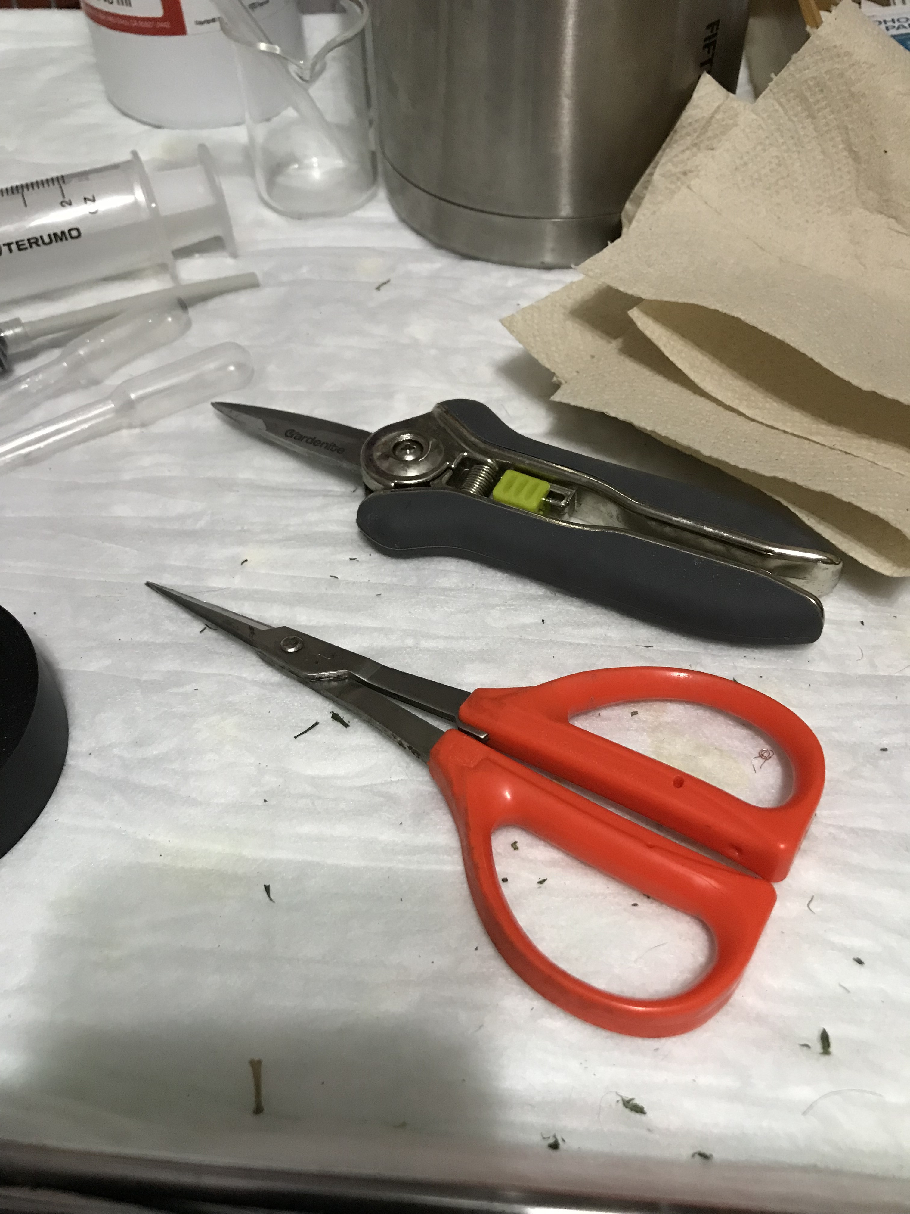 What's your favorite scissor? straight / curved? brand? : r/microgrowery